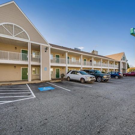 Hometowne Studios By Red Roof Spartanburg - Asheville Highway Southern Shops Ngoại thất bức ảnh